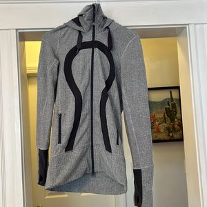 Lululemon slim fit zip up size 6